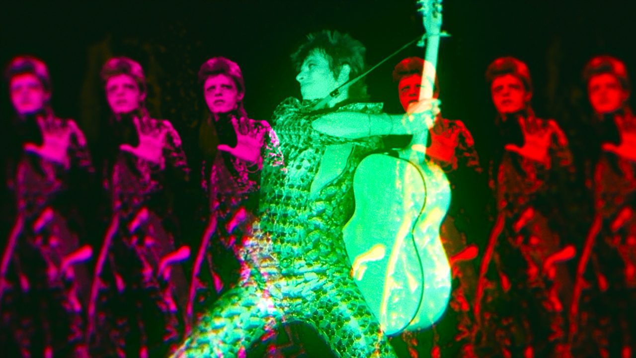 'Moonage Daydream' é uma jornada sonora e visual pela mente de David Bowie